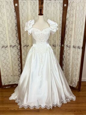 Alfred Angelo | Dresses | Alfred Angelo Disney Princess Wedding Dress |  Poshmark